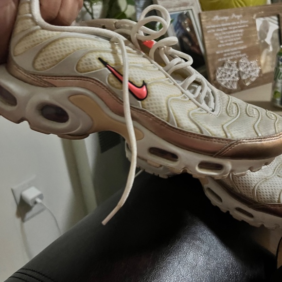 Womens nike sneakers - Picture 3 of 3